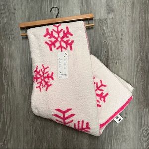 NWT! Nicole Miller Reversible Pink SnowFlake Blanket